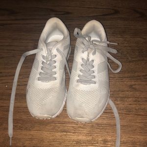 Diadora sneakers basically new